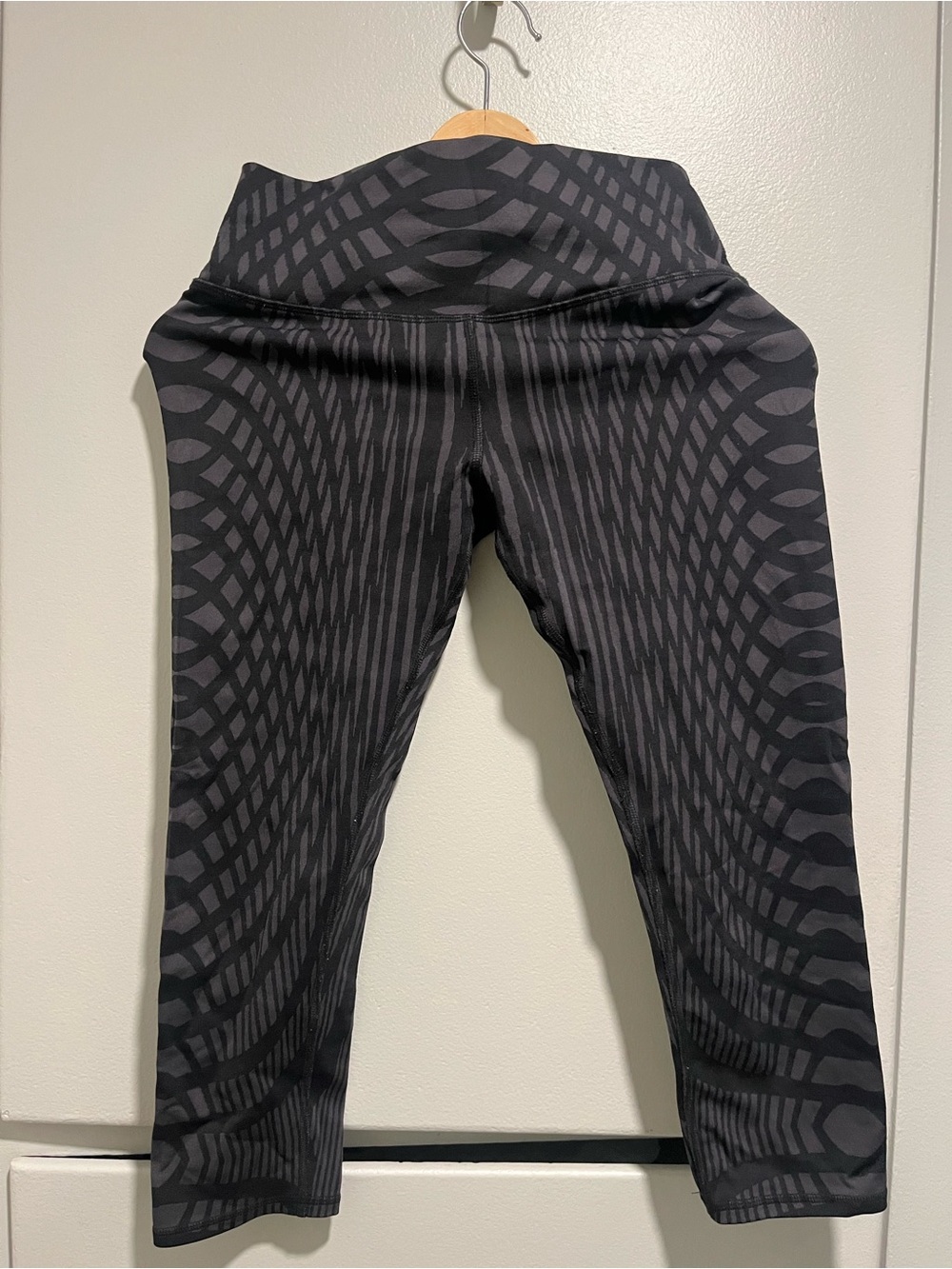 ALO Yoga Black & Charcoal Patterned Leggings
